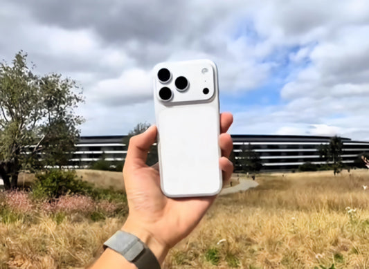 【Hands-on Analysis】Is the Naked iPhone 17 Pro Max a Nightmare? Dissecting 3 Major Pain Points &amp; Ergonomic Solutions